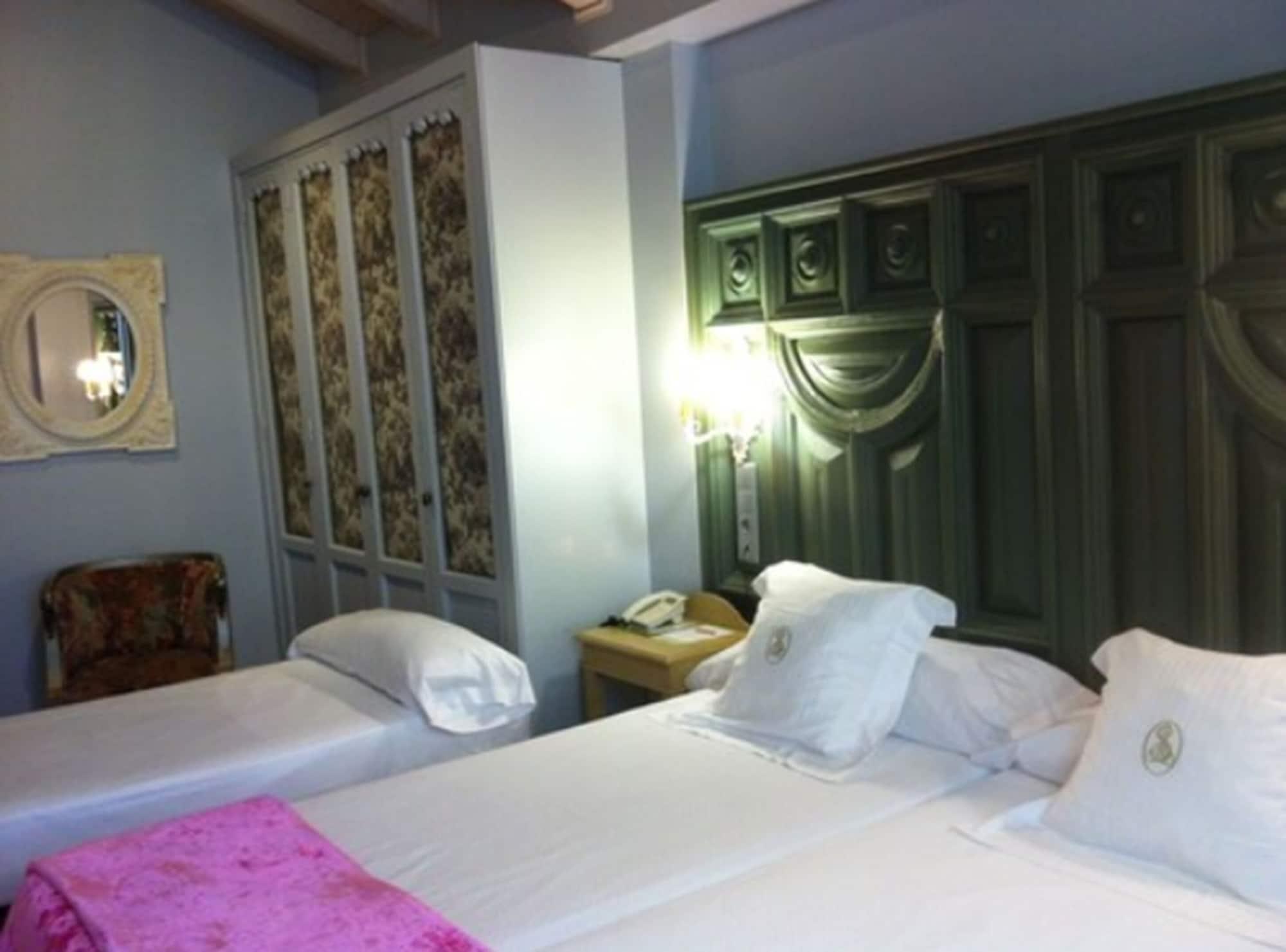Sacristia De Santa Ana Hotel 3*