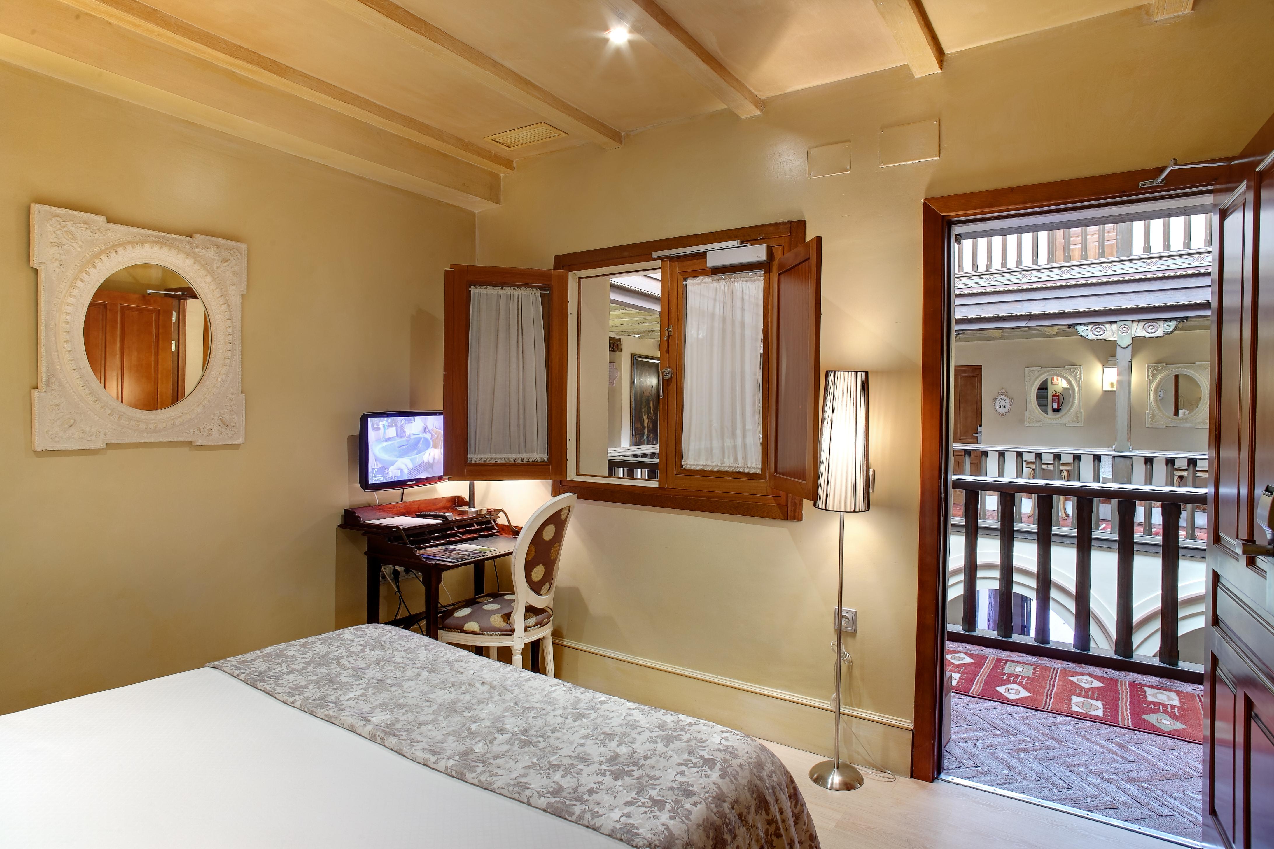 Sacristia De Santa Ana 3* Seville